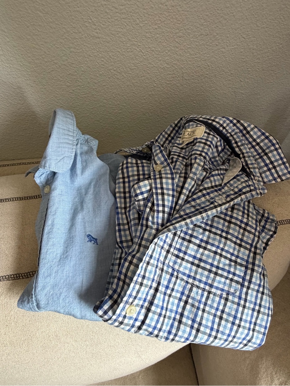Boys button down 2 shirts size 6